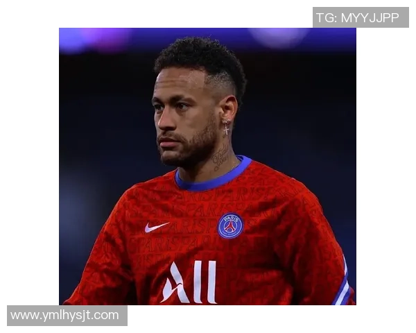 黑白头像下的足球明星男生展现独特魅力与激情的瞬间